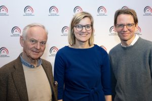 Dr. Hinrich Jenckel, Dr. Sally Peters und Jan Busche vom Präsidium des Hamburger Spendenparlaments