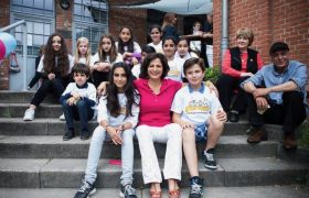 Kinder, Jugendliche und Erwachsene beim Projekt SWITCH – Toleranz und Respekt in Hamburg